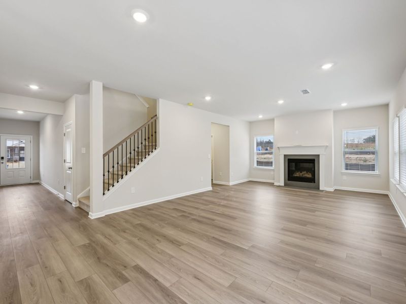 Spacious, unfurnished interior of a new home in Northwoods at Mirror Lake, Villa Rica (Image 11).