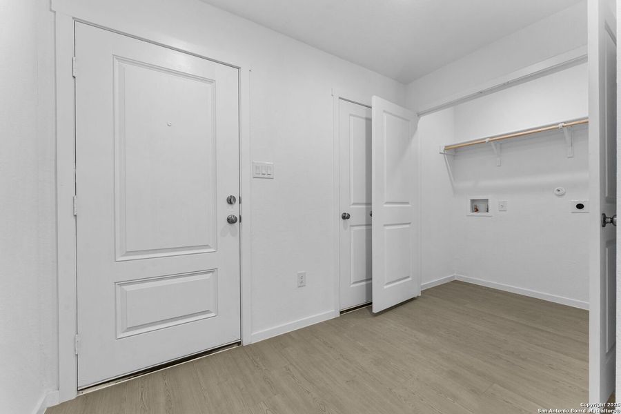 Spacious, unfurnished interior of a new home in Torian Village, San Antonio (Image 12).