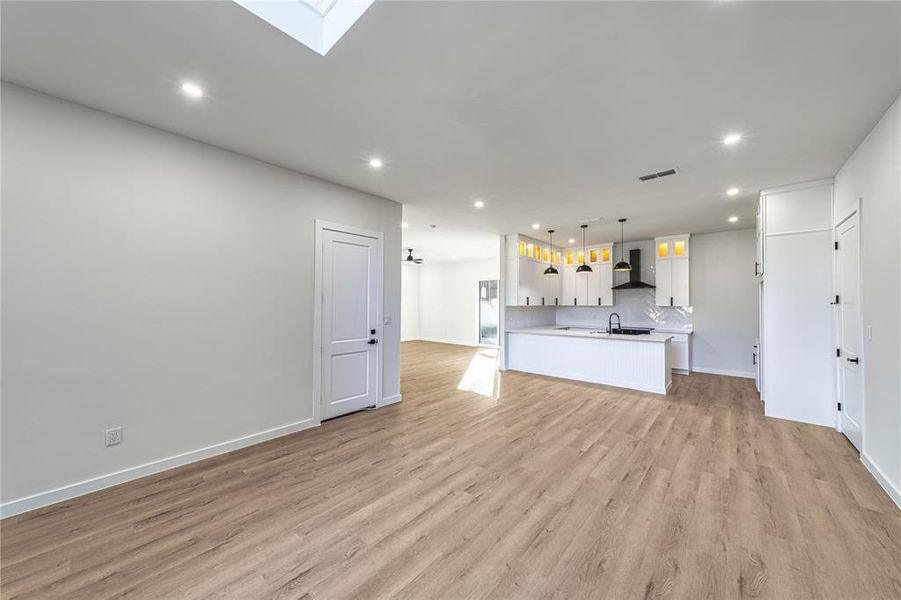 Spacious, unfurnished interior of a new home in , Dallas (Image 17).