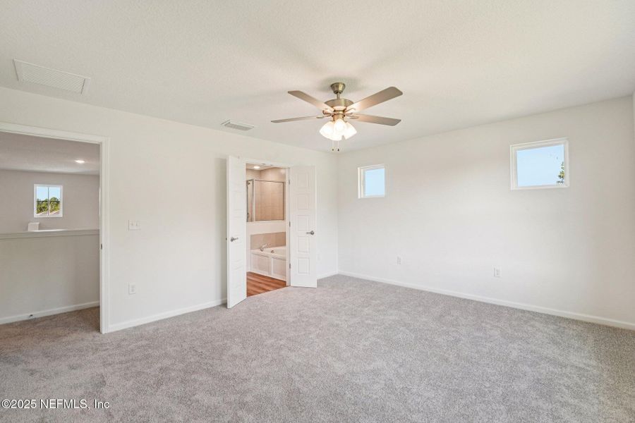 Spacious, unfurnished interior of a new home in Panther Creek, Jacksonville (Image 19).