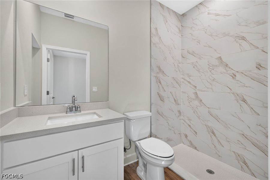 Furnished interior view inside a new home in Cape Coral, Cape Coral (Image 10).