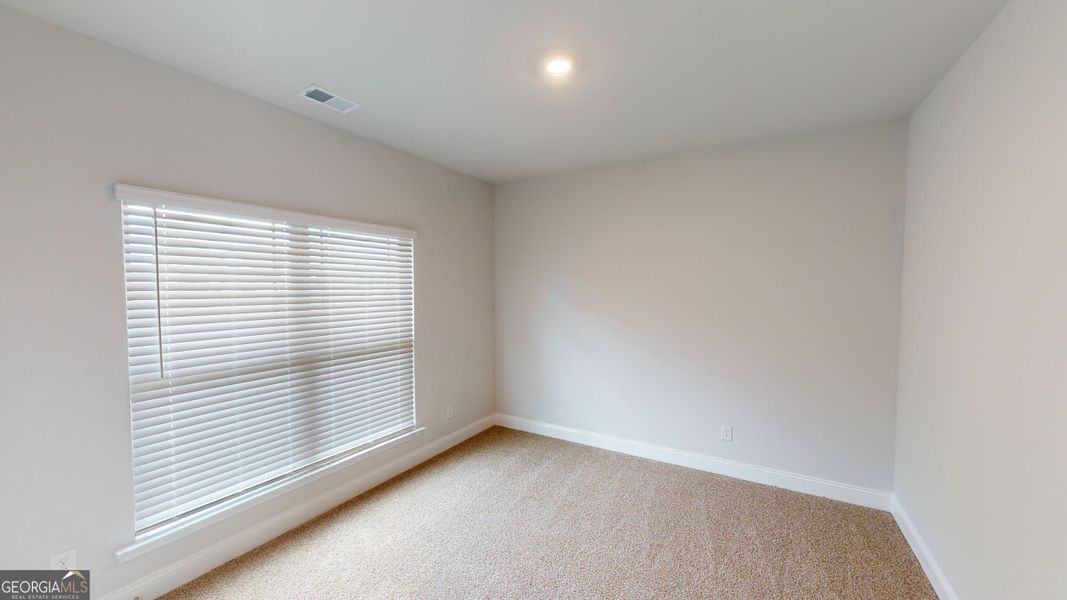 Spacious, unfurnished interior of a new home in Holliday Pass, Griffin (Image 33).