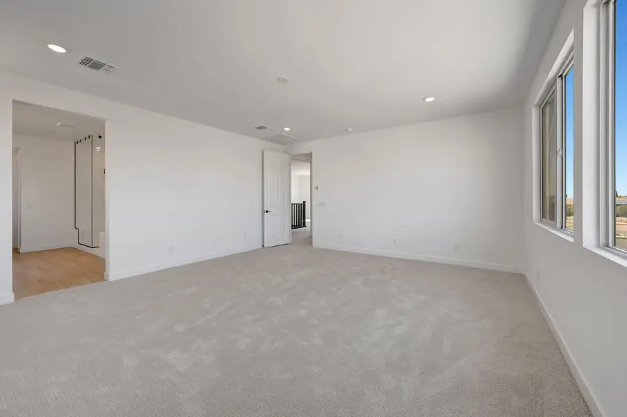Spacious, unfurnished interior of a new home in Soleo, San Tan Valley (Image 26).