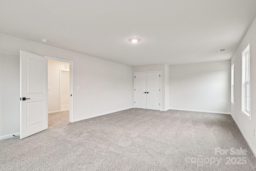 Spacious, unfurnished interior of a new home in Sylvan Creek, Denver (Image 17). Spacious, unfurnished interior of a new home in Sylvan Creek, Denver (Image 17).