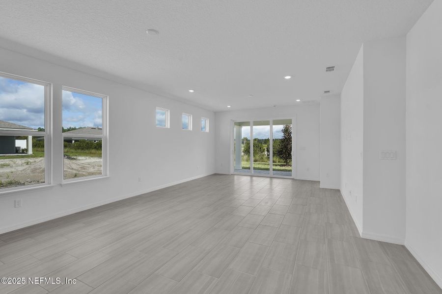 Spacious, unfurnished interior of a new home in Del Webb Wildlight, Yulee (Image 17).