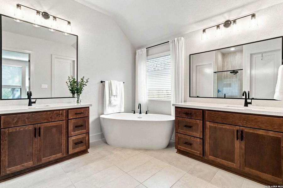 Furnished interior view inside a new home in Ventana - 60', Bulverde (Image 22).