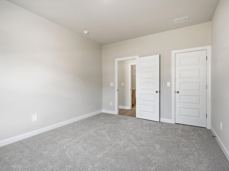 Spacious, unfurnished interior of a new home in Wexford Park, Fountain Inn (Image 19).