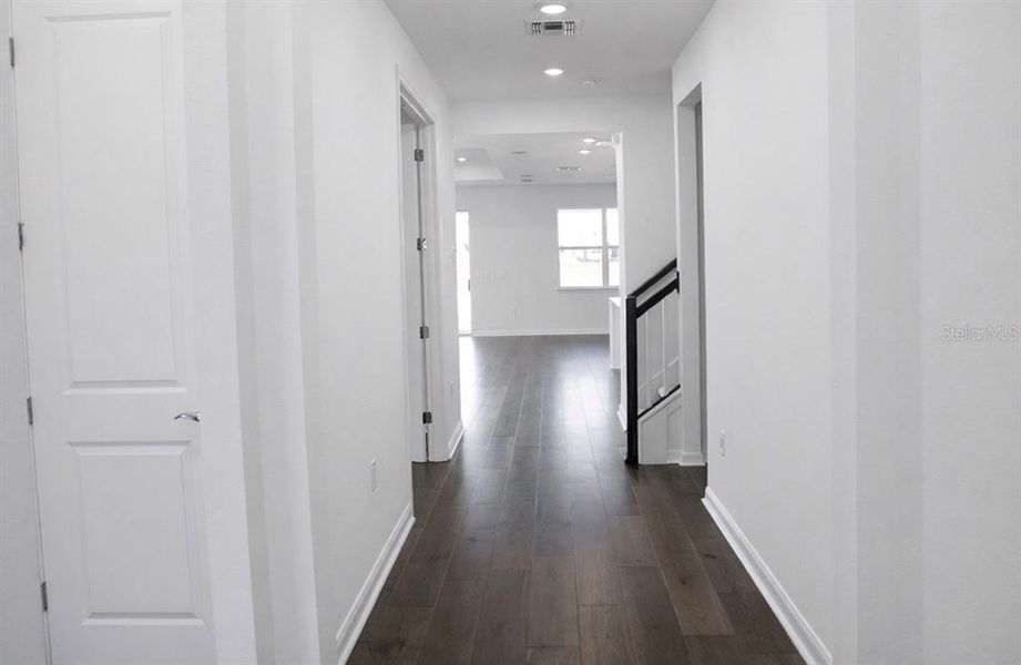 Spacious, unfurnished interior of a new home in , Clermont (Image 13).