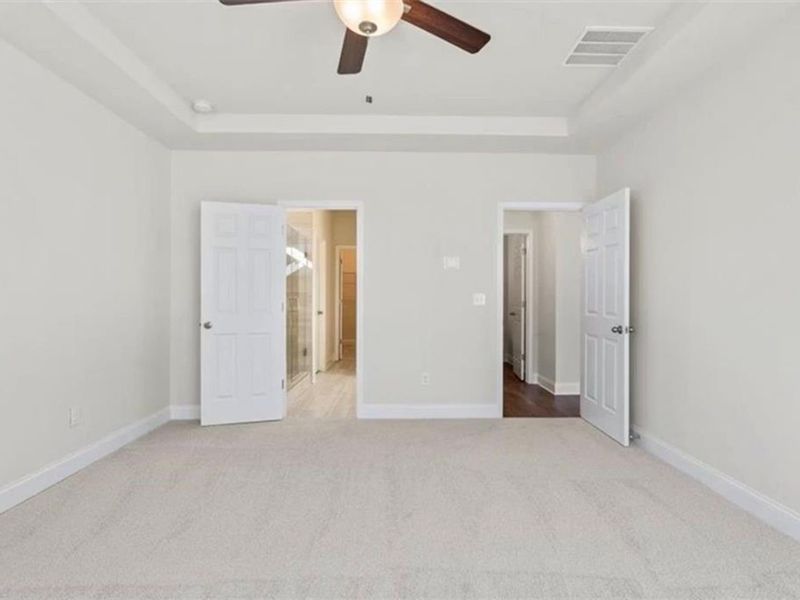 Spacious, unfurnished interior of a new home in Wehunt Meadows, Hoschton (Image 27).
