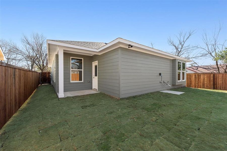 Exterior details and patio area of a home in , Dallas (Image 18).