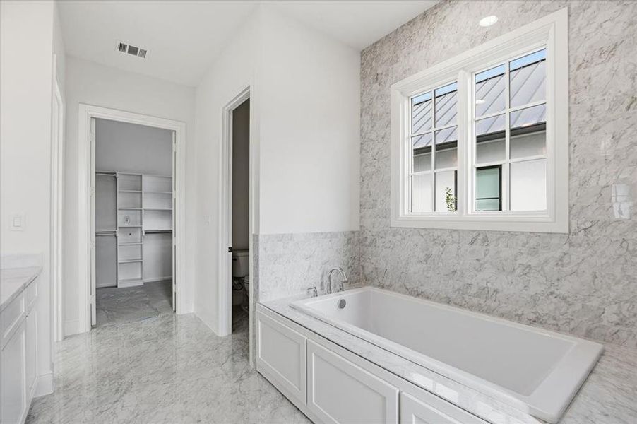Tub in owner's ensuite