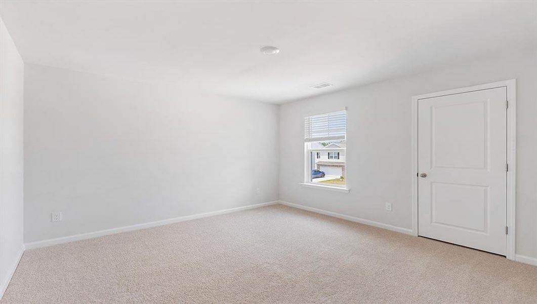 Spacious, unfurnished interior of a new home in Sherwood Manor, South Fulton (Image 13).