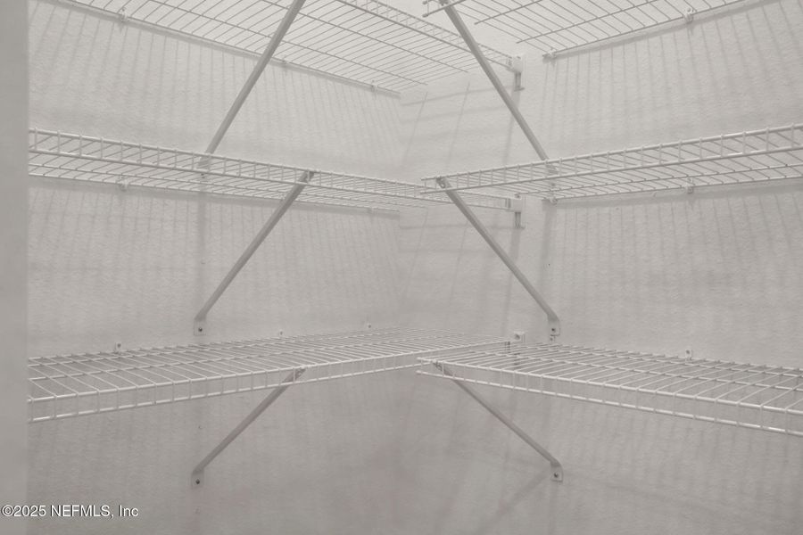 Spacious, unfurnished interior of a new home in Atlantis Pointe, Middleburg (Image 35).