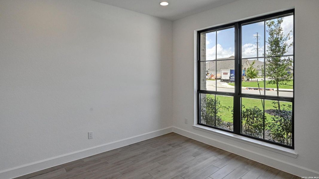 Spacious, unfurnished interior of a new home in Haby Hill, San Antonio (Image 15).