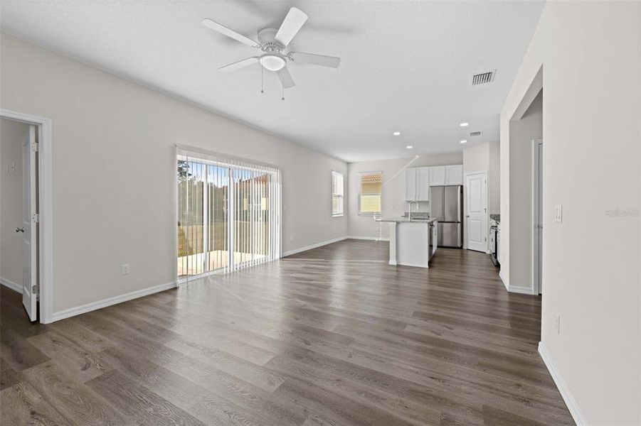 Spacious, unfurnished interior of a new home in , Weeki Wachee (Image 28).