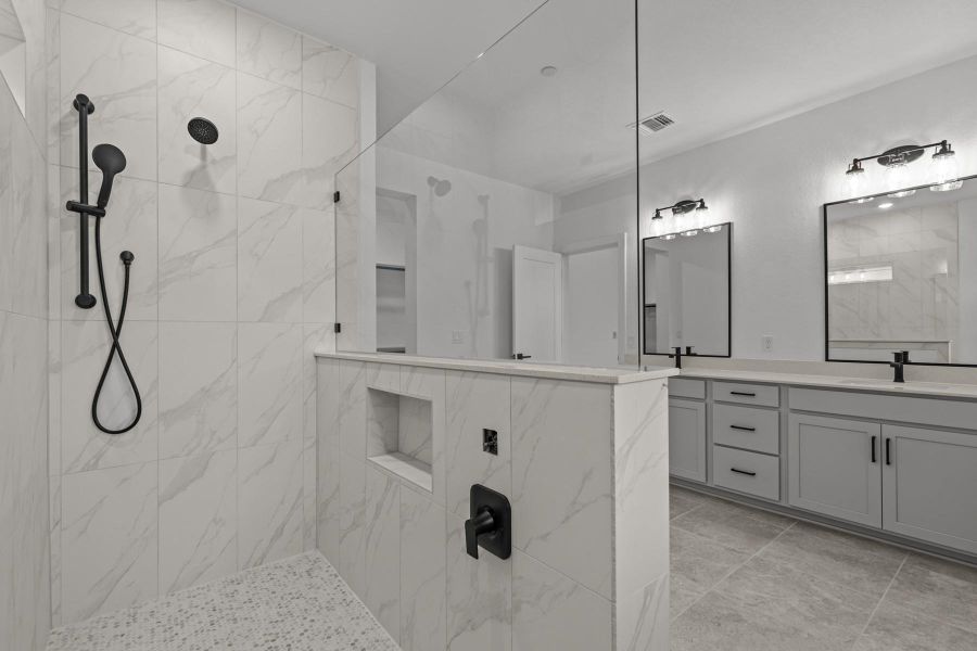 Owner's Bathroom Owner's Bathroom