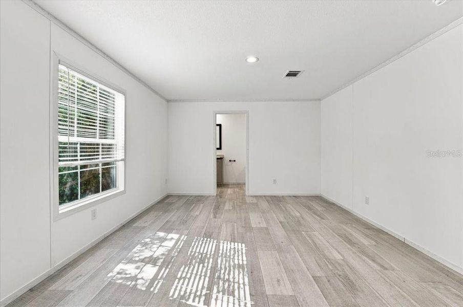 Spacious, unfurnished interior of a new home in , Zephyrhills (Image 28).
