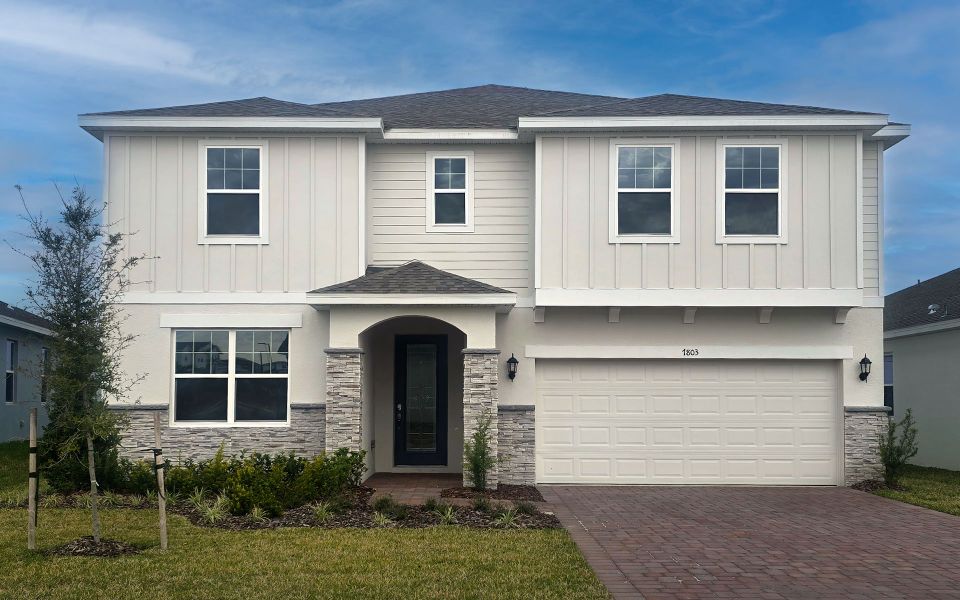 Front Exterior View of a Modern Central Florida Home