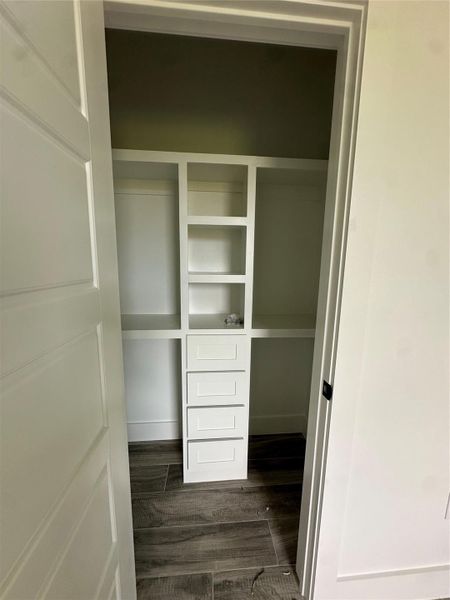 Spacious, unfurnished interior of a new home in , Clute (Image 5).