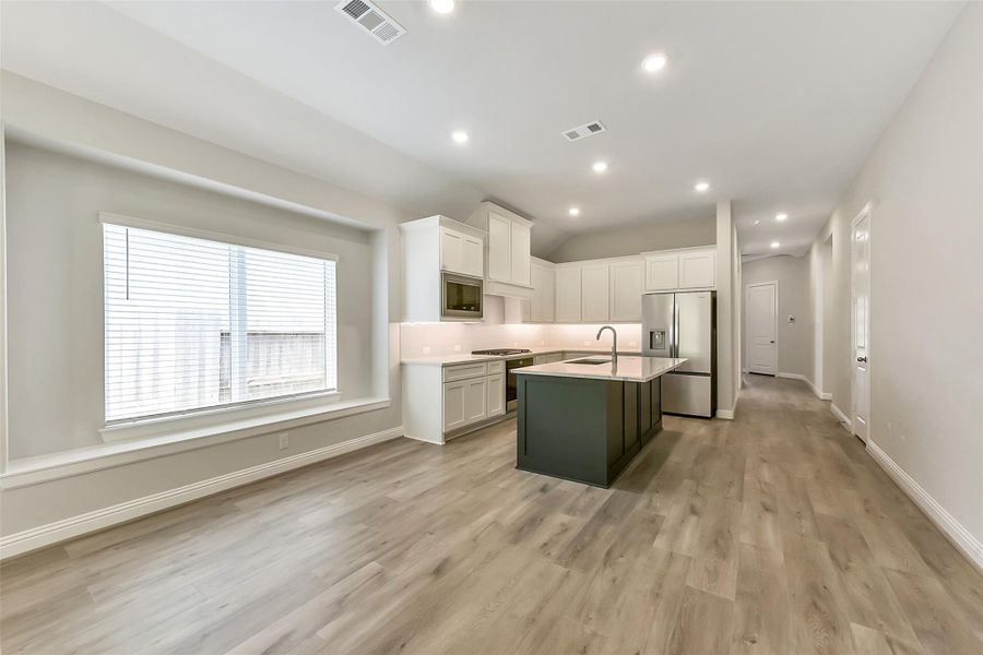 Spacious, unfurnished interior of a new home in Evergreen 40', Conroe (Image 20). Spacious, unfurnished interior of a new home in Evergreen 40', Conroe (Image 20).