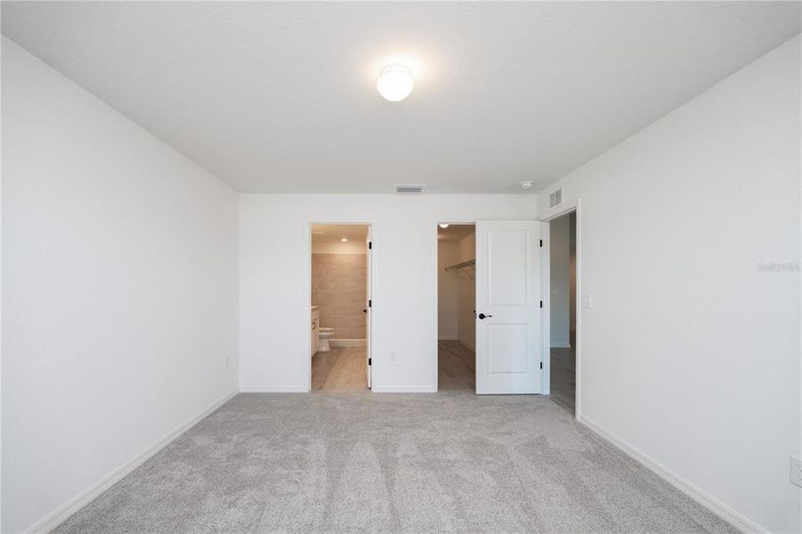 Spacious, unfurnished interior of a new home in Thompson Preserve, Bartow (Image 9).