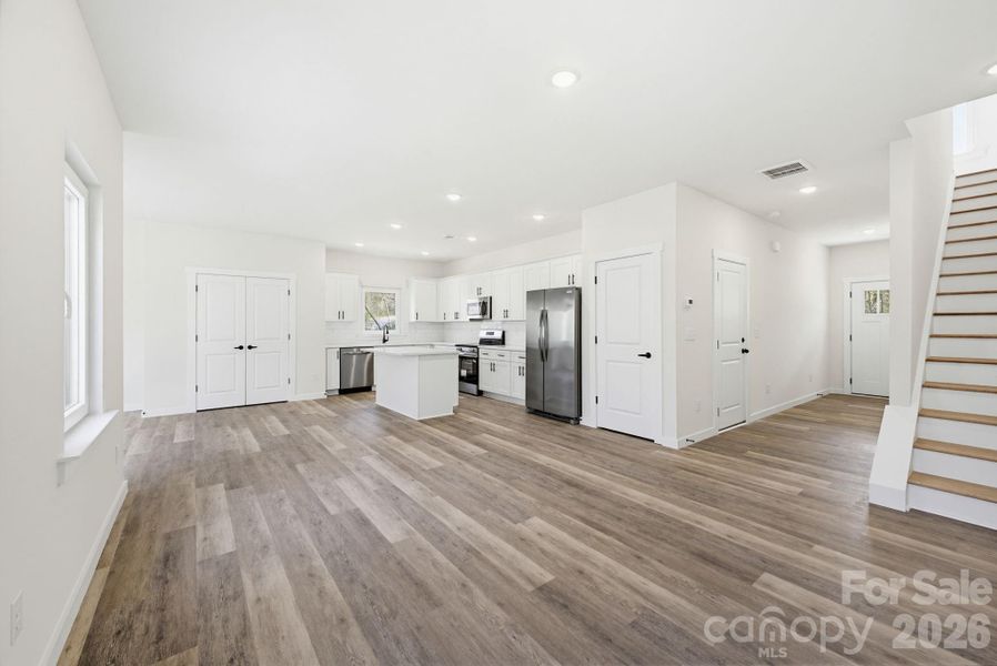 Spacious, unfurnished interior of a new home in , Hudson (Image 17).