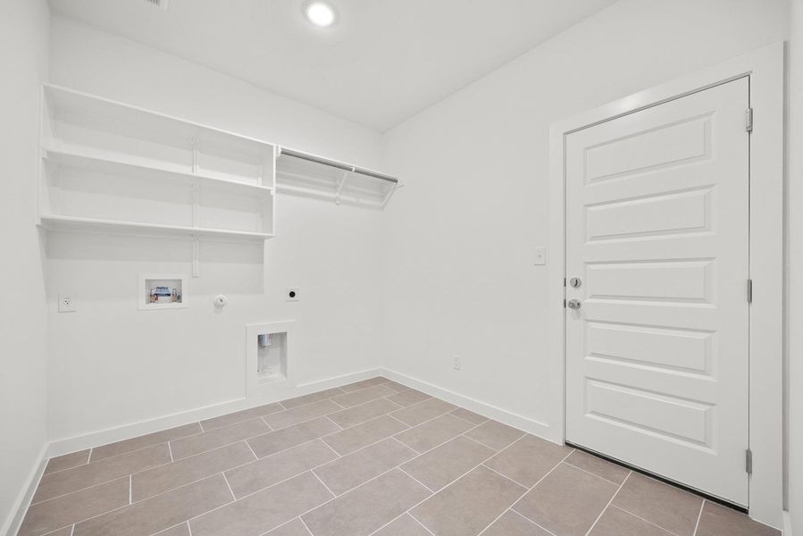 Spacious, unfurnished interior of a new home in Prairie Winds, Hutto (Image 23).