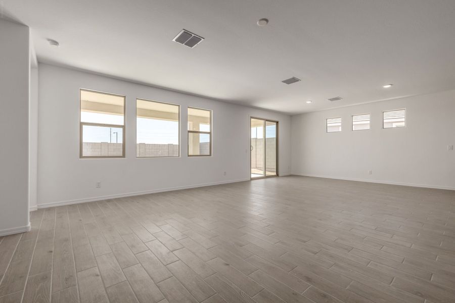 Spacious, unfurnished interior of a new home in Las Ventanas, Goodyear (Image 10).