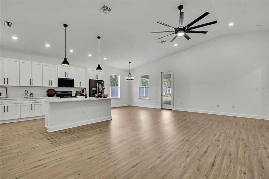 Spacious, unfurnished interior of a new home in , Weeki Wachee (Image 32).