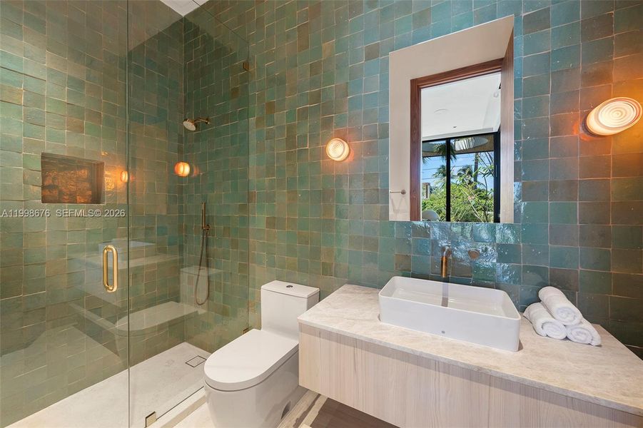 Furnished interior view inside a new home in , Bay Harbor Islands (Image 46).