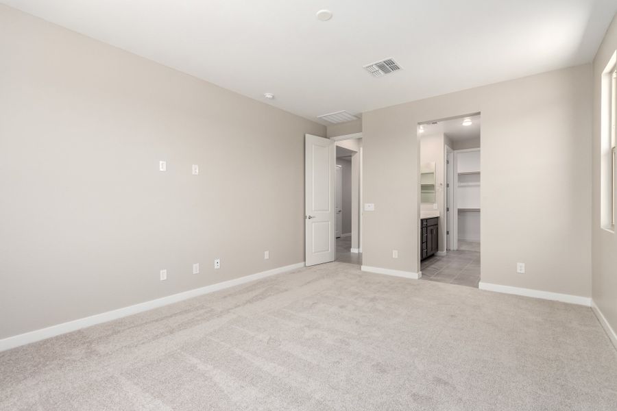 Spacious, unfurnished interior of a new home in Wildera, San Tan Valley (Image 8).