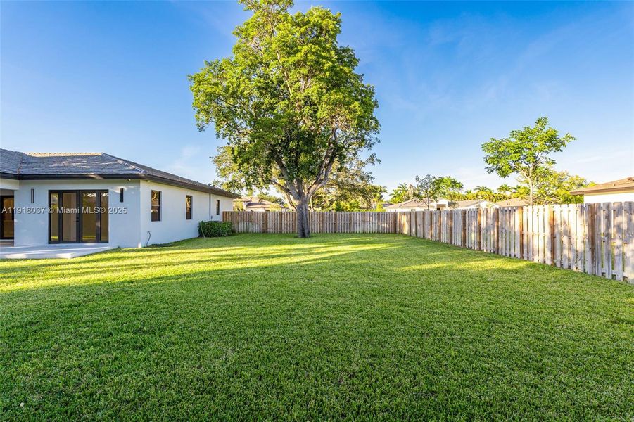 Exterior details and patio area of a home in , Cutler Bay (Image 56).