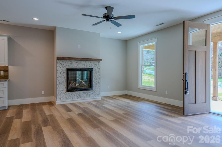 Spacious, unfurnished interior of a new home in , Asheville (Image 14).