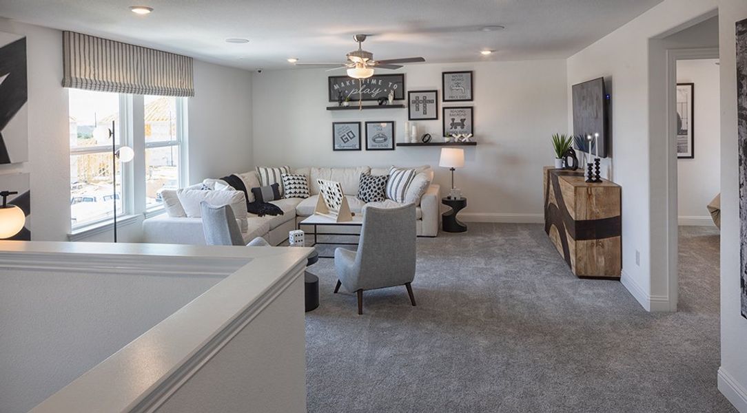 Furnished interior view inside a new home in Madero 50s, Fort Worth (Image 9).