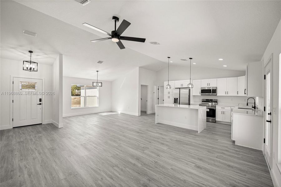 Spacious, unfurnished interior of a new home in , Ocala (Image 20).