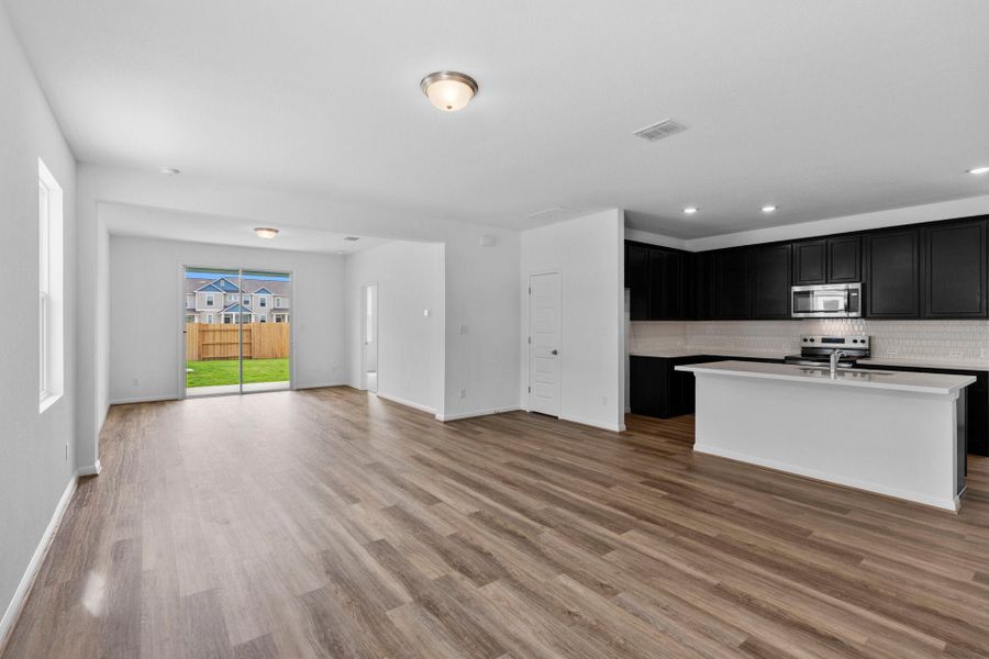 4br New Home in TAYLOR, TX.  - Slide 16