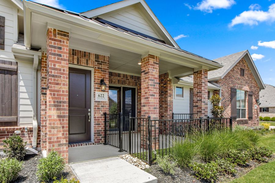 Exterior details and patio area of a home in Woodbridge Villas, Wylie (Image 3).