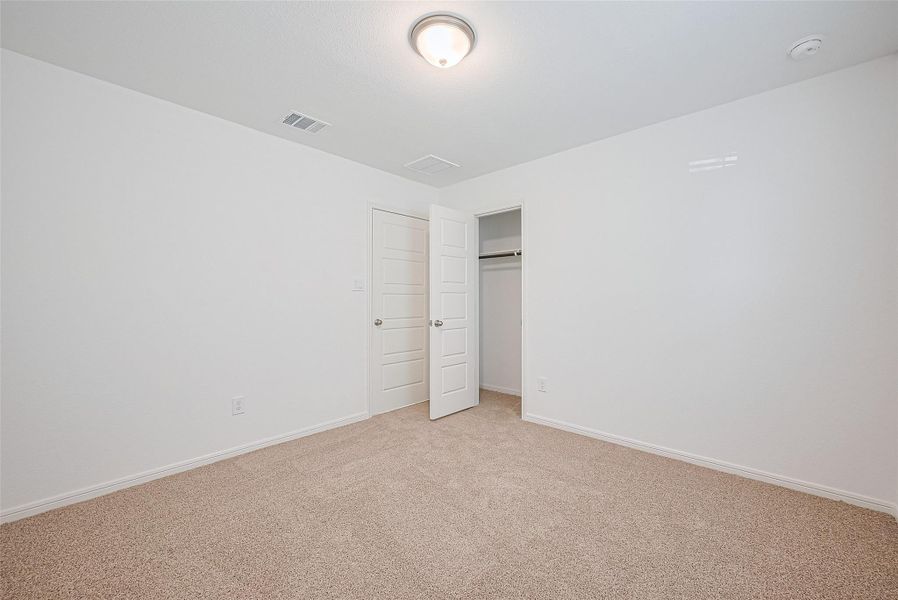 Spacious, unfurnished interior of a new home in Lago Mar, Texas City (Image 31).