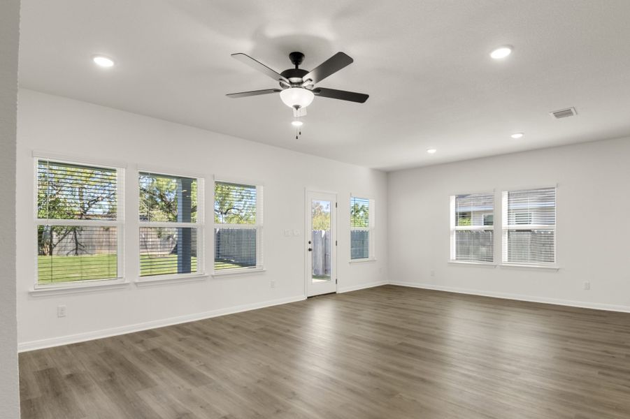 Spacious, unfurnished interior of a new home in Orchard Ridge, Liberty Hill (Image 27).