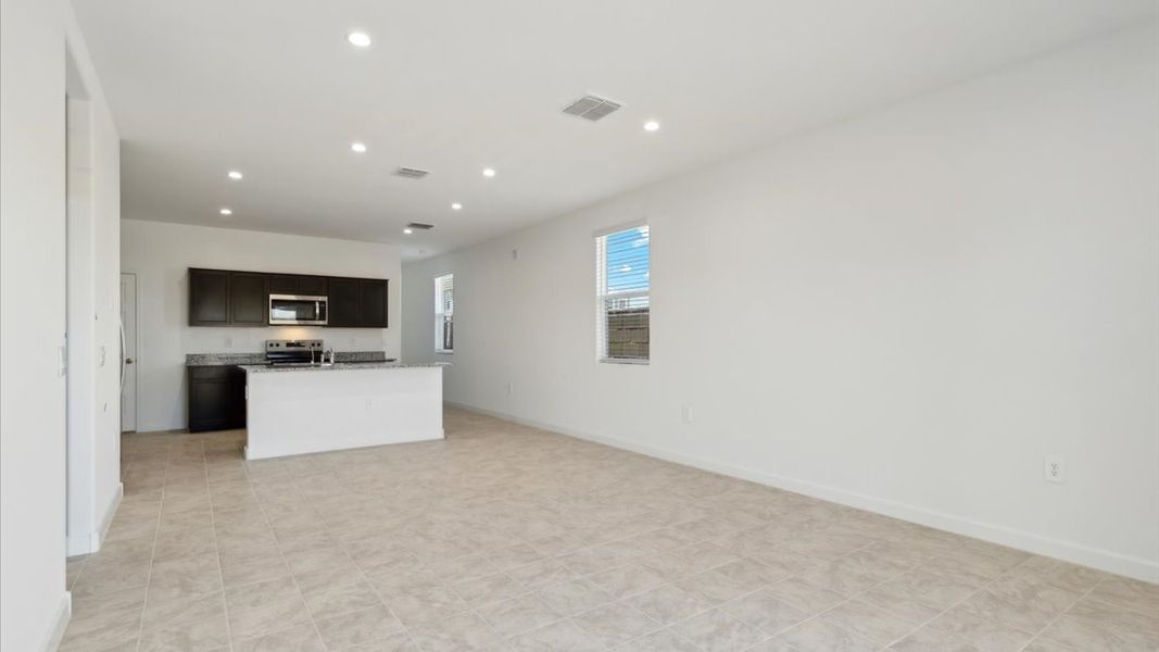 Spacious, unfurnished interior of a new home in Radiance at Superstition Vistas, Apache Junction (Image 23).