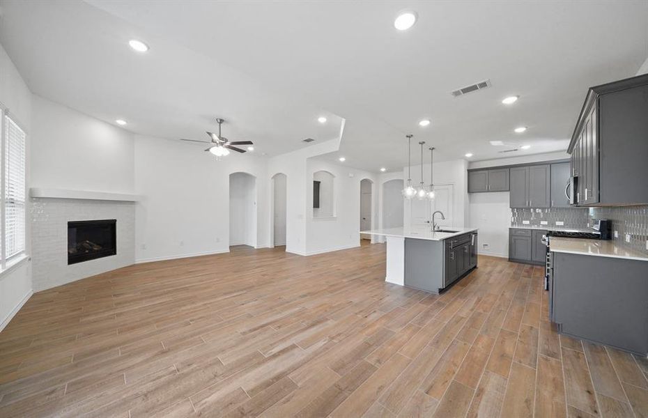 Spacious, unfurnished interior of a new home in Sunterra, Katy (Image 16).