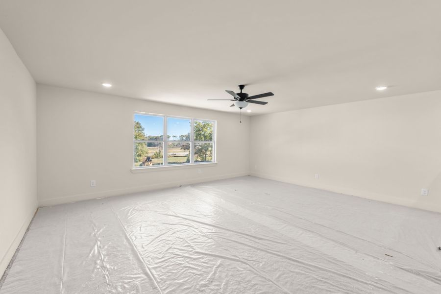Spacious, unfurnished interior of a new home in Cambria, White House (Image 12).