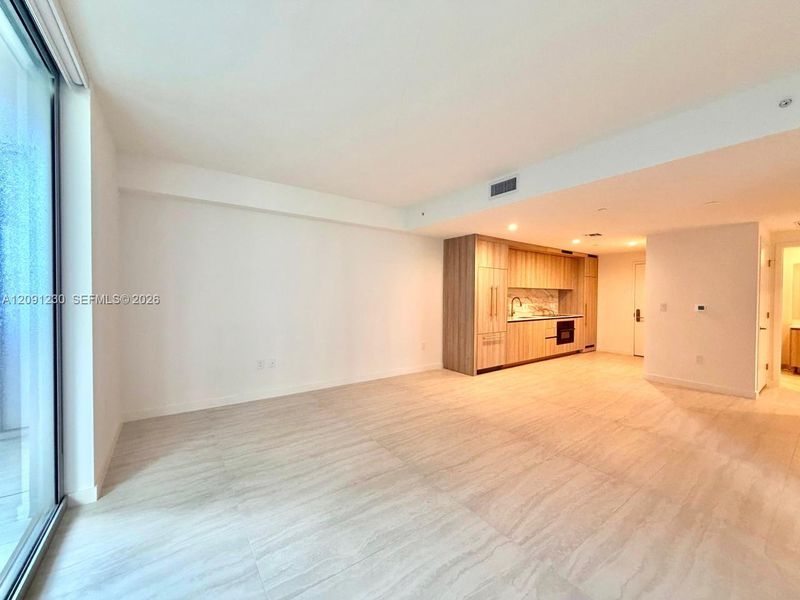 Spacious, unfurnished interior of a new home in , Miami (Image 17).