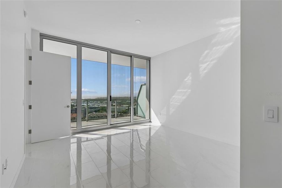 Spacious, unfurnished interior of a new home in , St. Petersburg (Image 54).