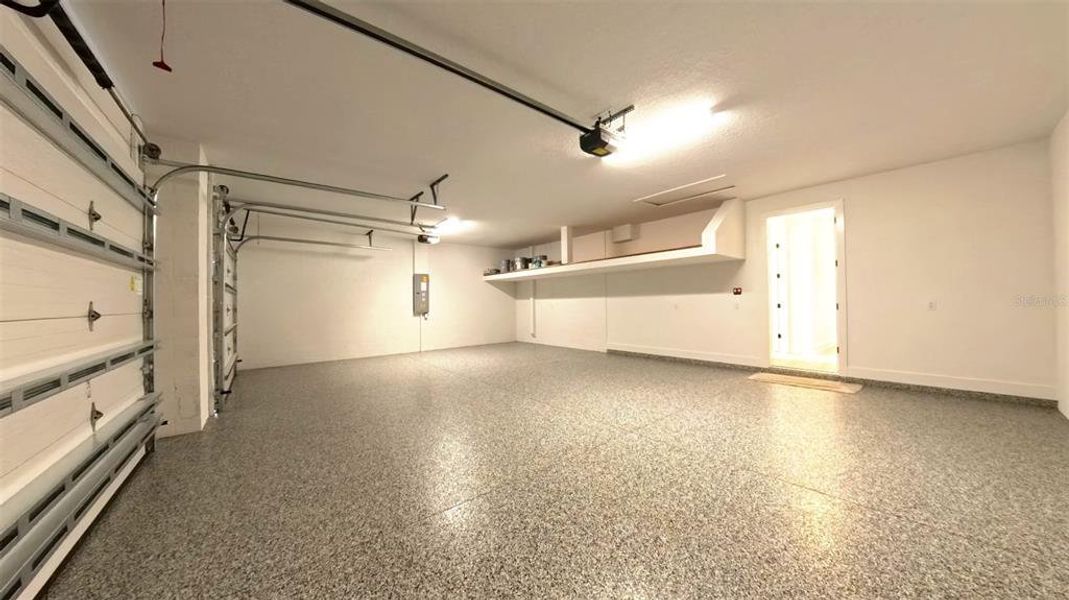Spacious, unfurnished interior of a new home in , Sarasota (Image 22).