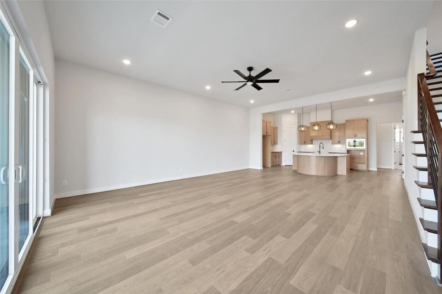 Spacious, unfurnished interior of a new home in Lago Pointe, Seabrook (Image 15).