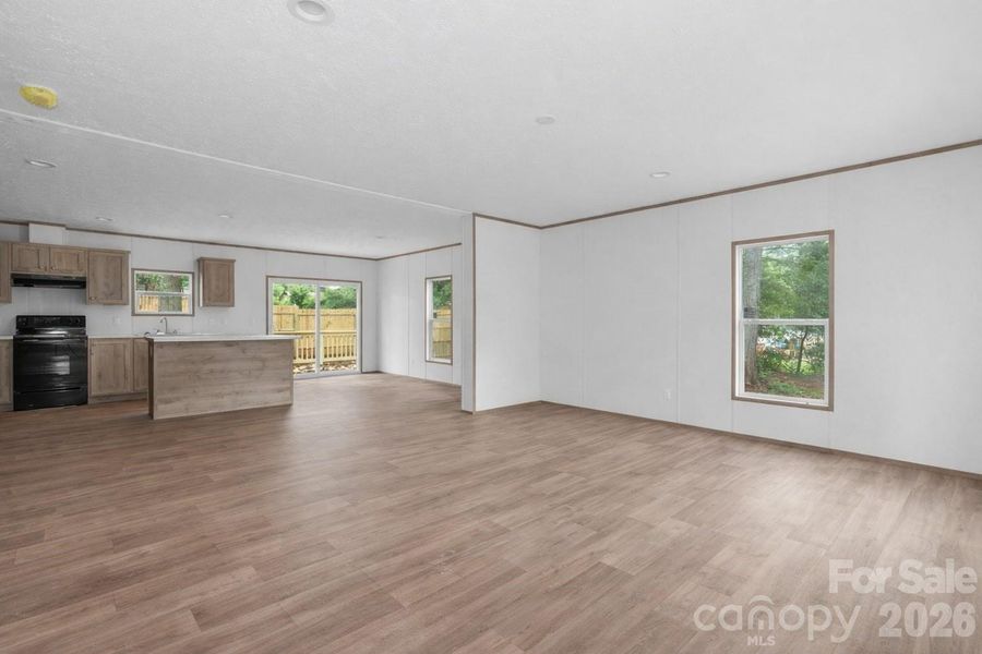 Spacious, unfurnished interior of a new home in , Lincolnton (Image 14).