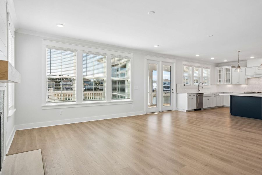 Spacious, unfurnished interior of a new home in Liberty Hill Farm, Mount Pleasant (Image 30).