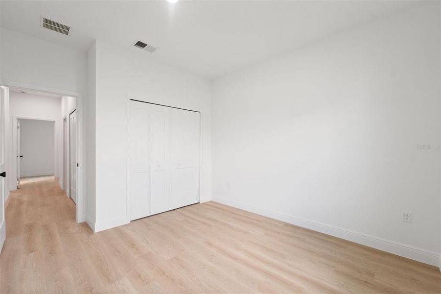 Spacious, unfurnished interior of a new home in , Ocala (Image 28).