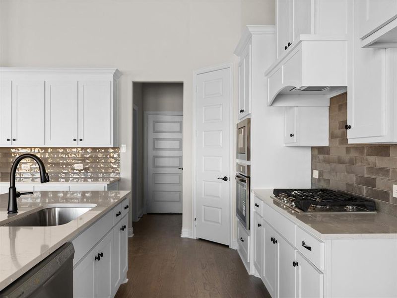 Furnished interior view inside a new home in , Waxahachie (Image 8).